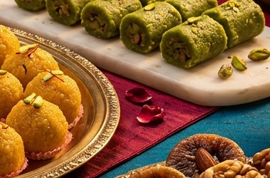 Kaju Pista Roll